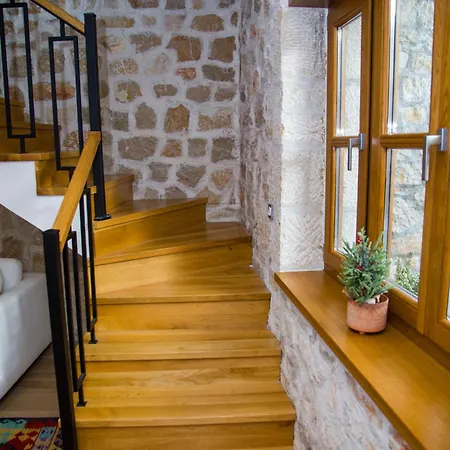 Stone House Stari
