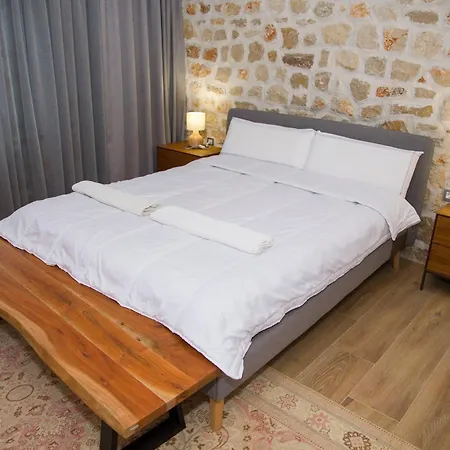 Stone House Stari *